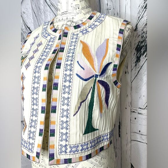 Embroidered Sleeveless Vest with Multicolor Patterns - Picture 3 of 6
